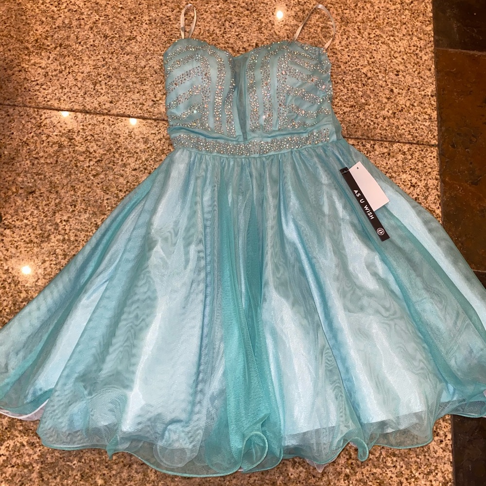 LIGHT FLUE SHORT SEMIFORMAL DRESS